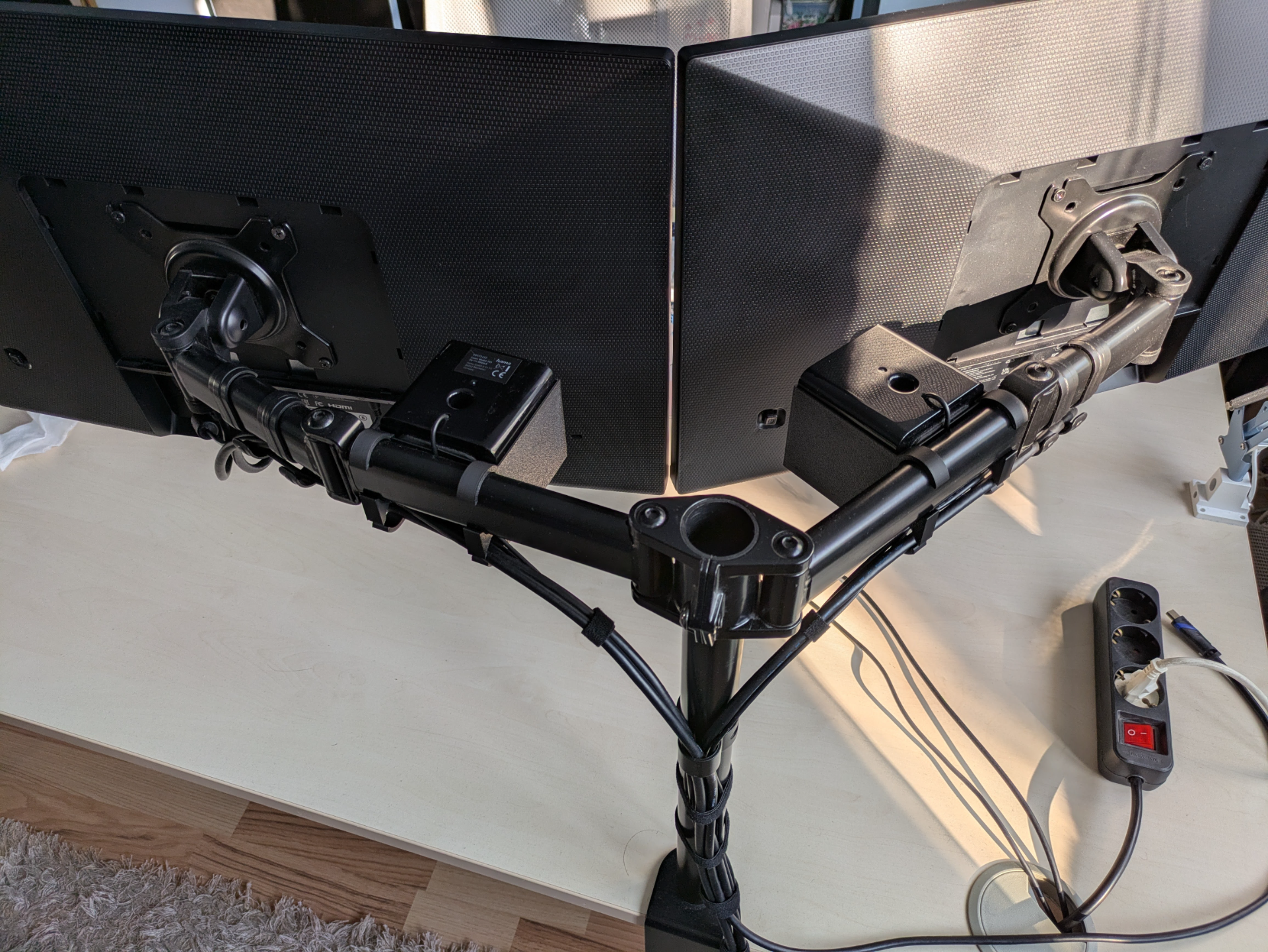 Monitor arm mount for Hama speakers