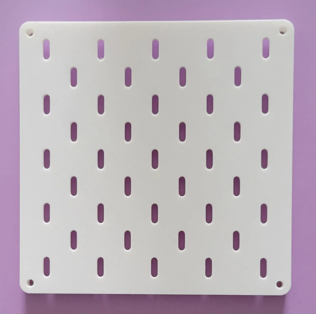 IKEA Skadis pegboard with 6mm Wall spacer / IKEA Skadis lochplatte mit 6mm Abstandhalter zur Wand