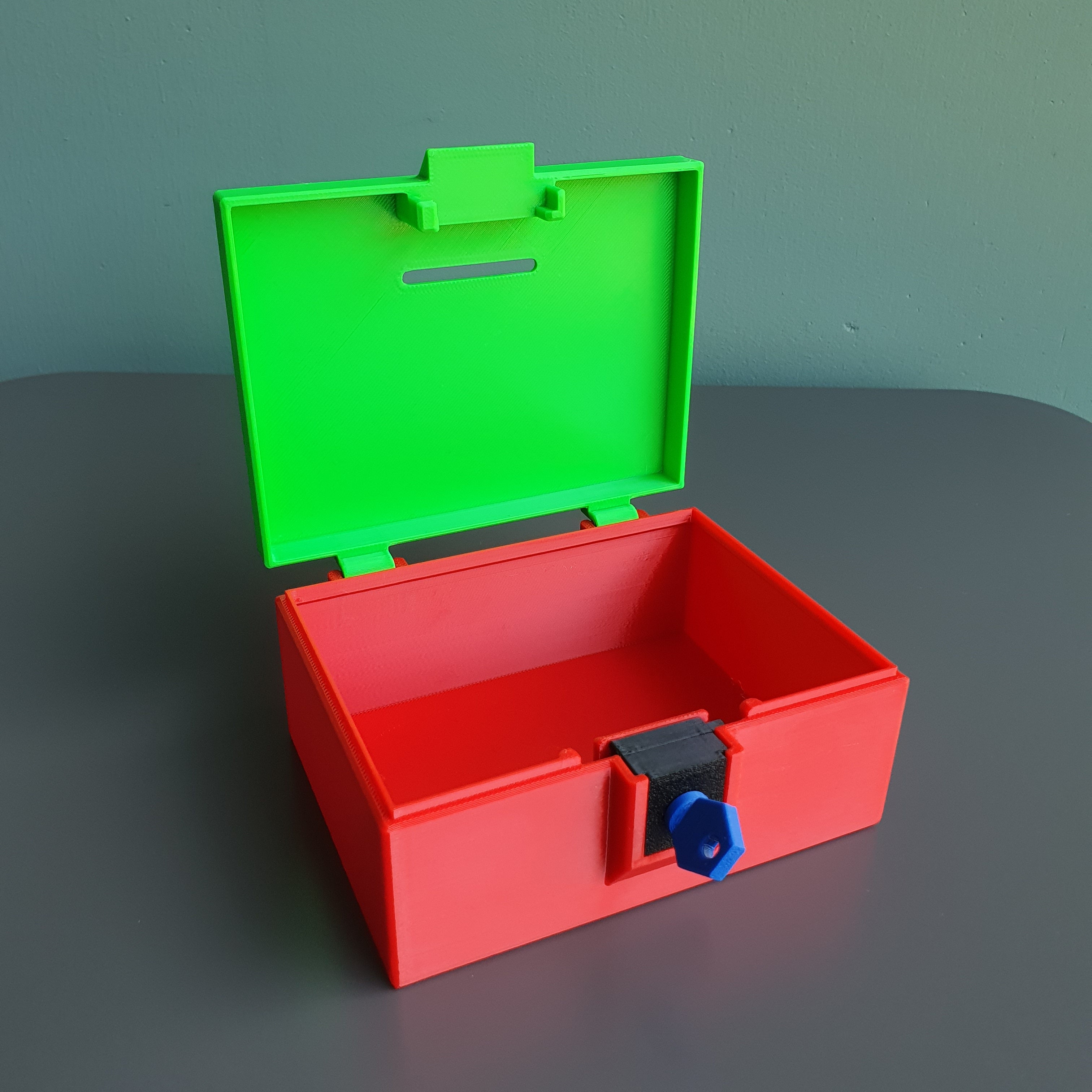Coinbox with key lock