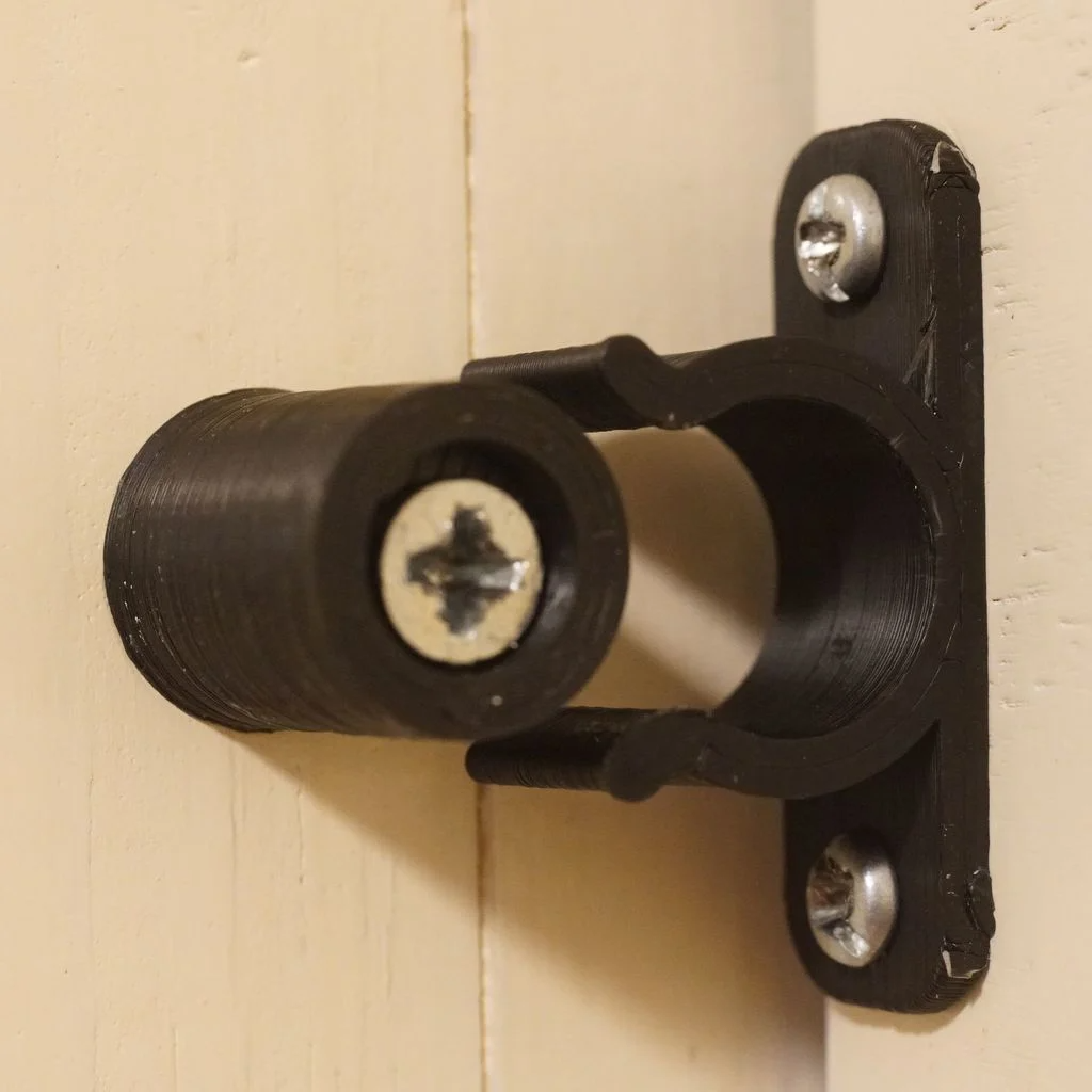 Closet/cabinet door snap