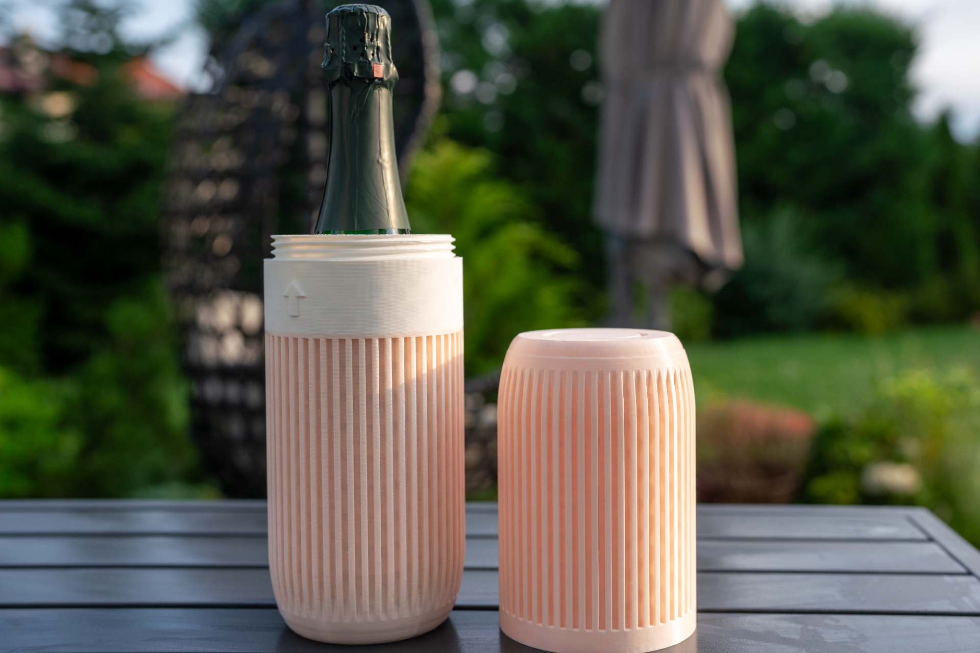 Curvy wine bottle case