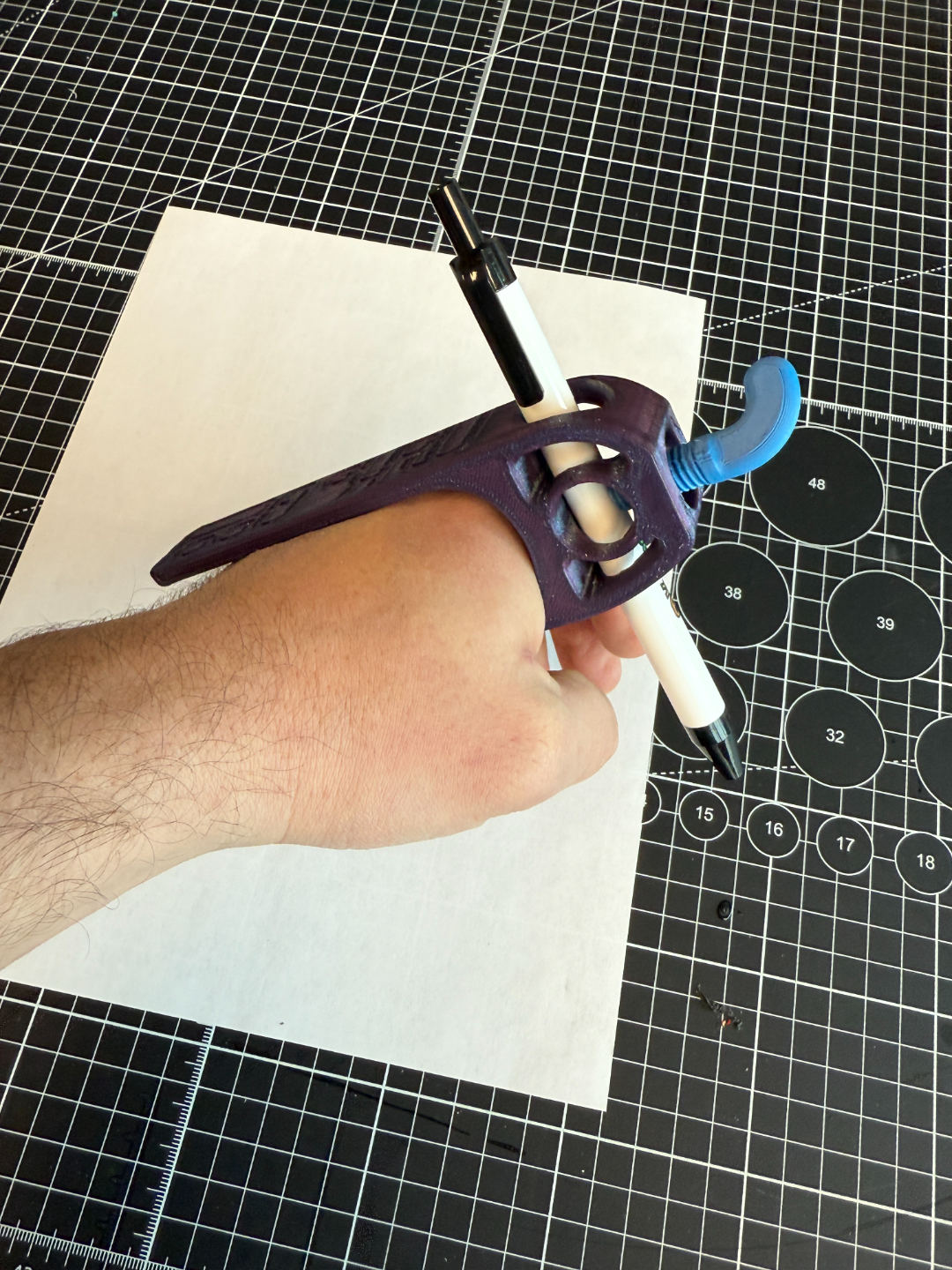 MakeGood Palm Pen - Medium - Writing Device