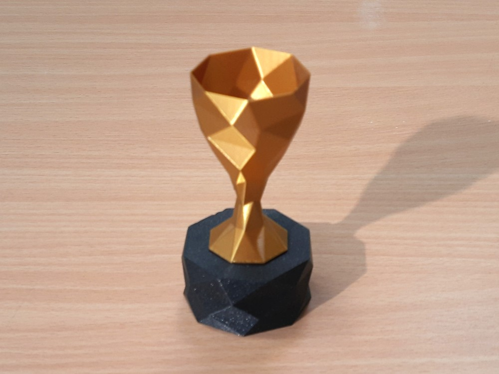 minimalistic lowpoly trophy with base (vase mode)