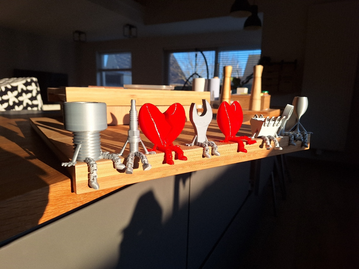 Articulated flexi heart with legs love hart coeur