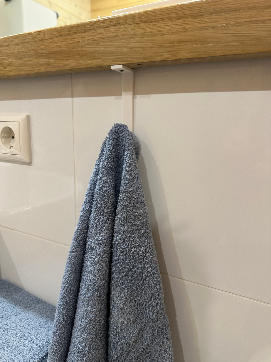 Towel hook, underside of the countertop - 4mm hole