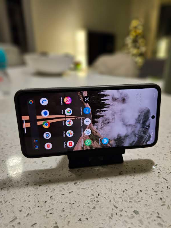 Yet Another Phone Stand – Functional and Versatile