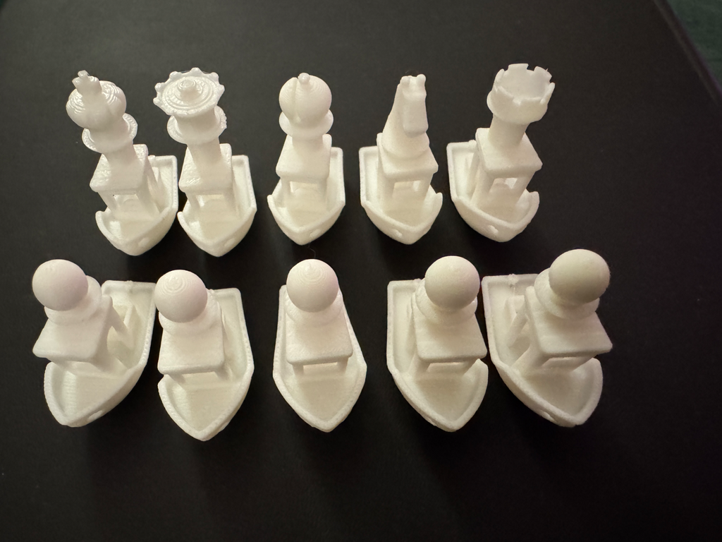 Benchychess - a chess set which is benchy themed