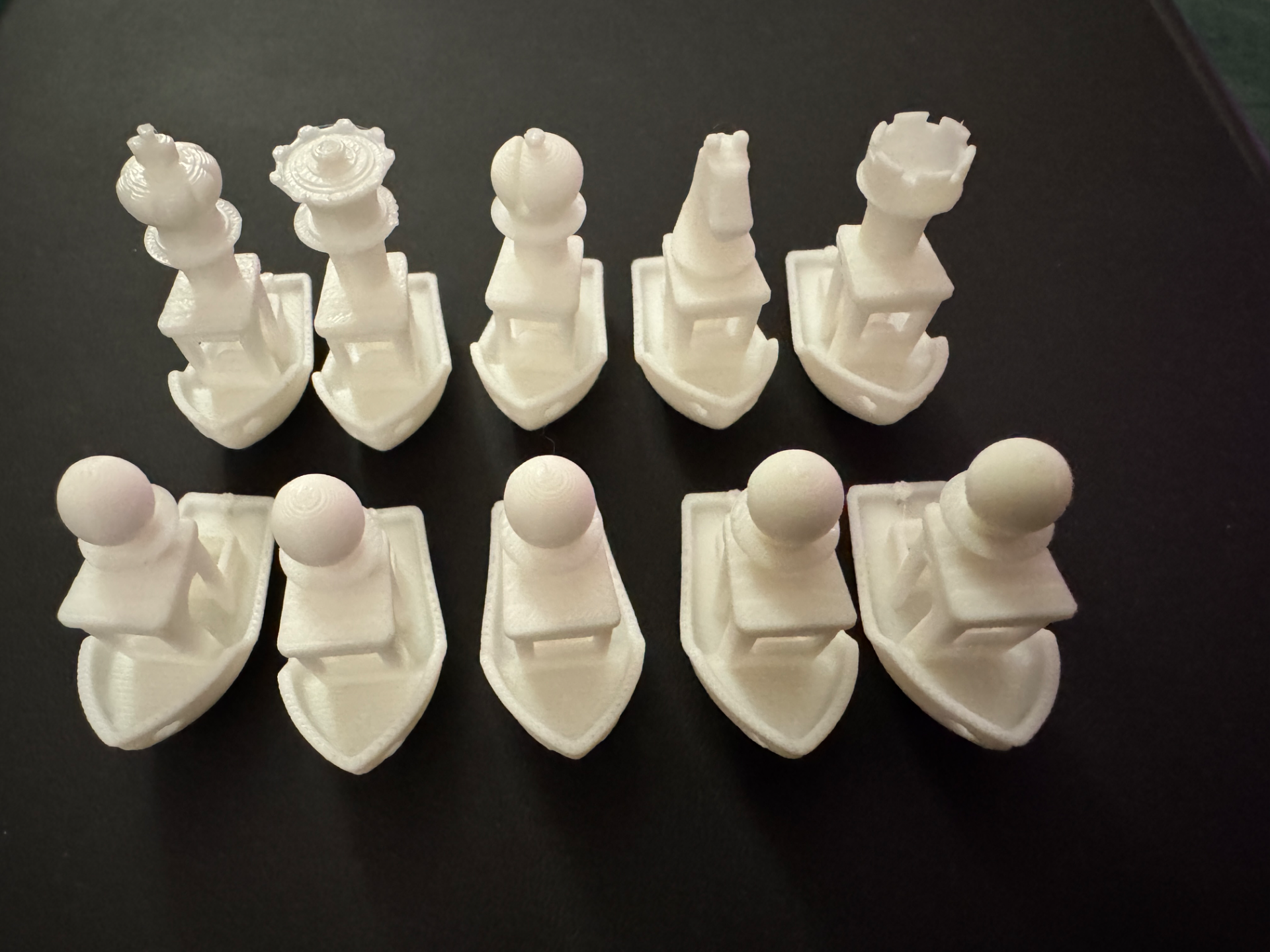 Benchychess - a chess set which is benchy themed