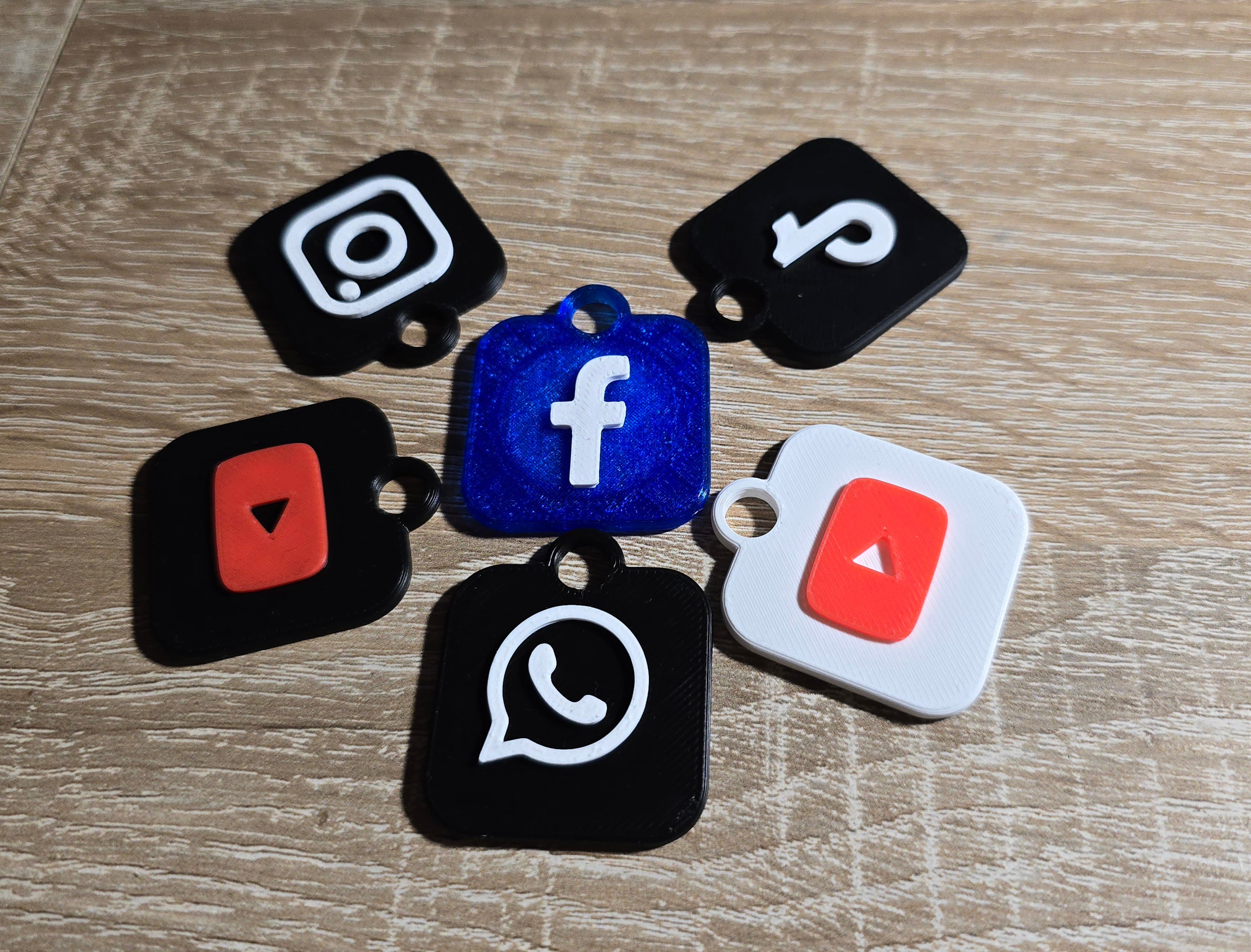 NFC keychain-Instagram-Facebook-YouTube