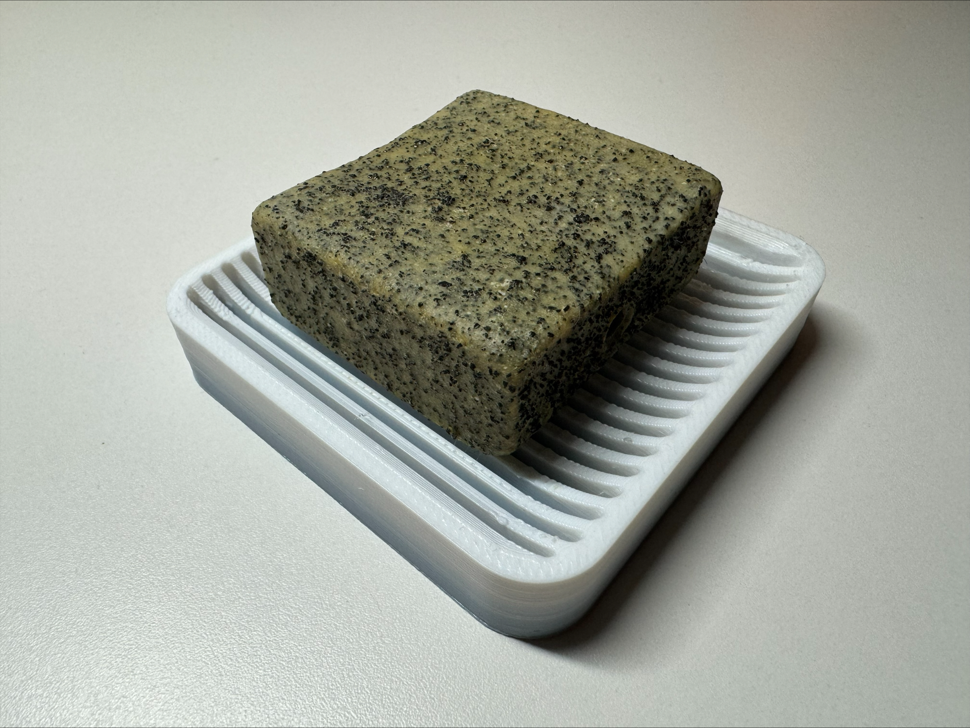 Minimalist soap dish