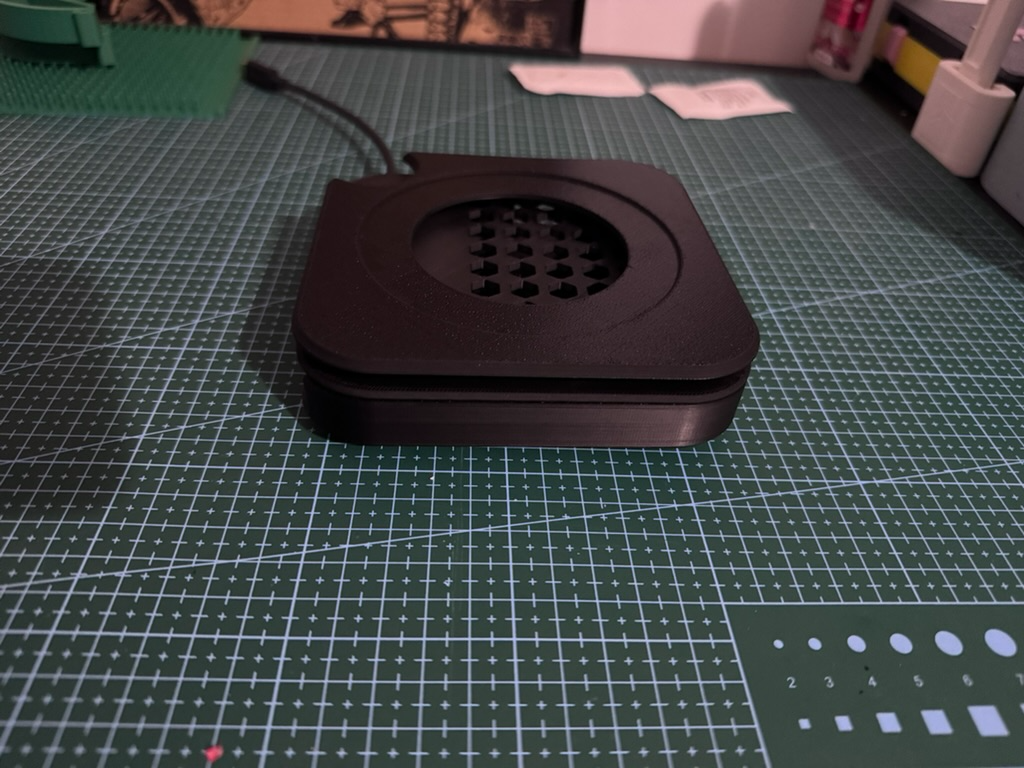 M4 Mac Mini stand with USB hub and SSD enclosure