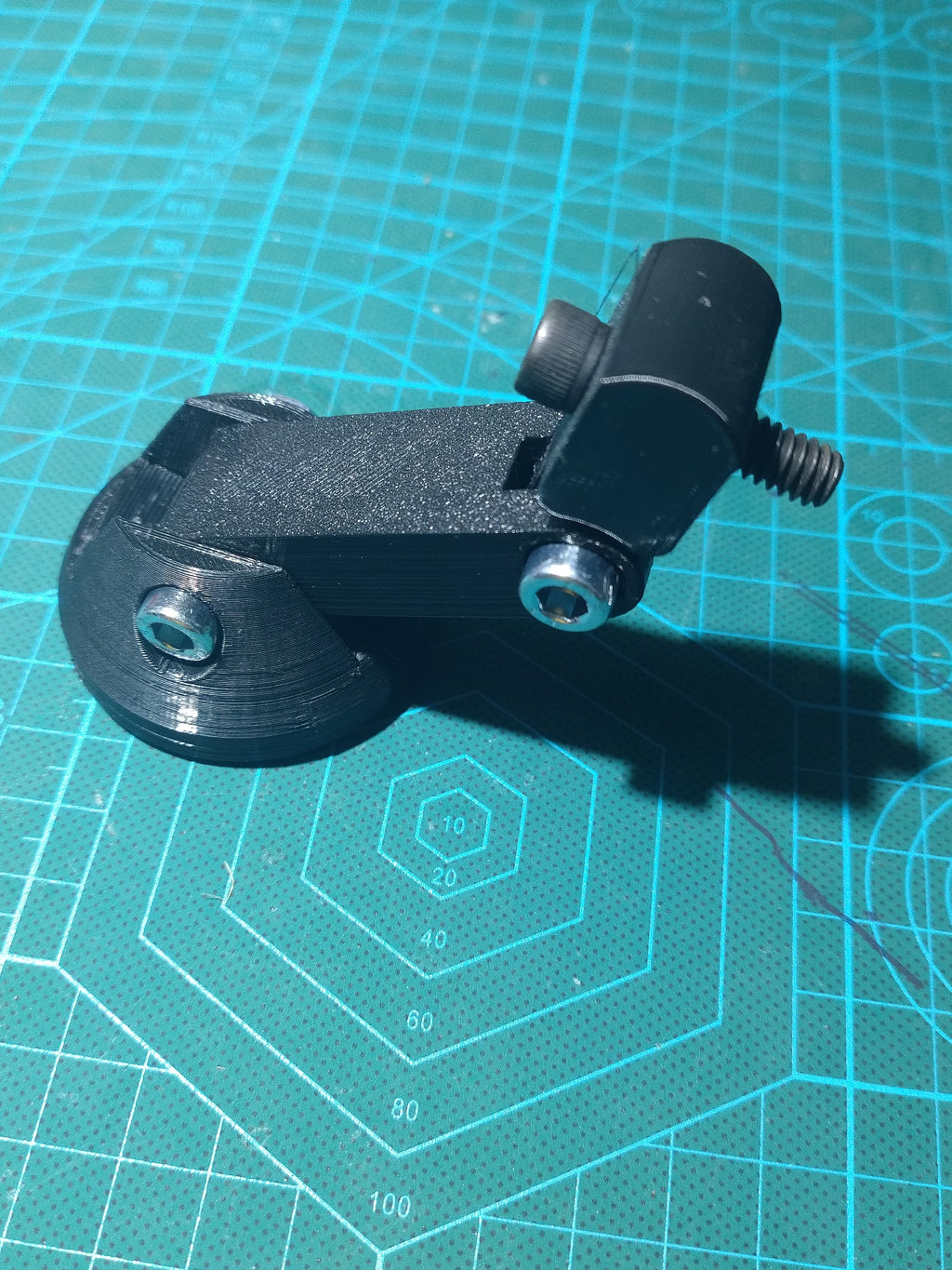 Magnetic arm
