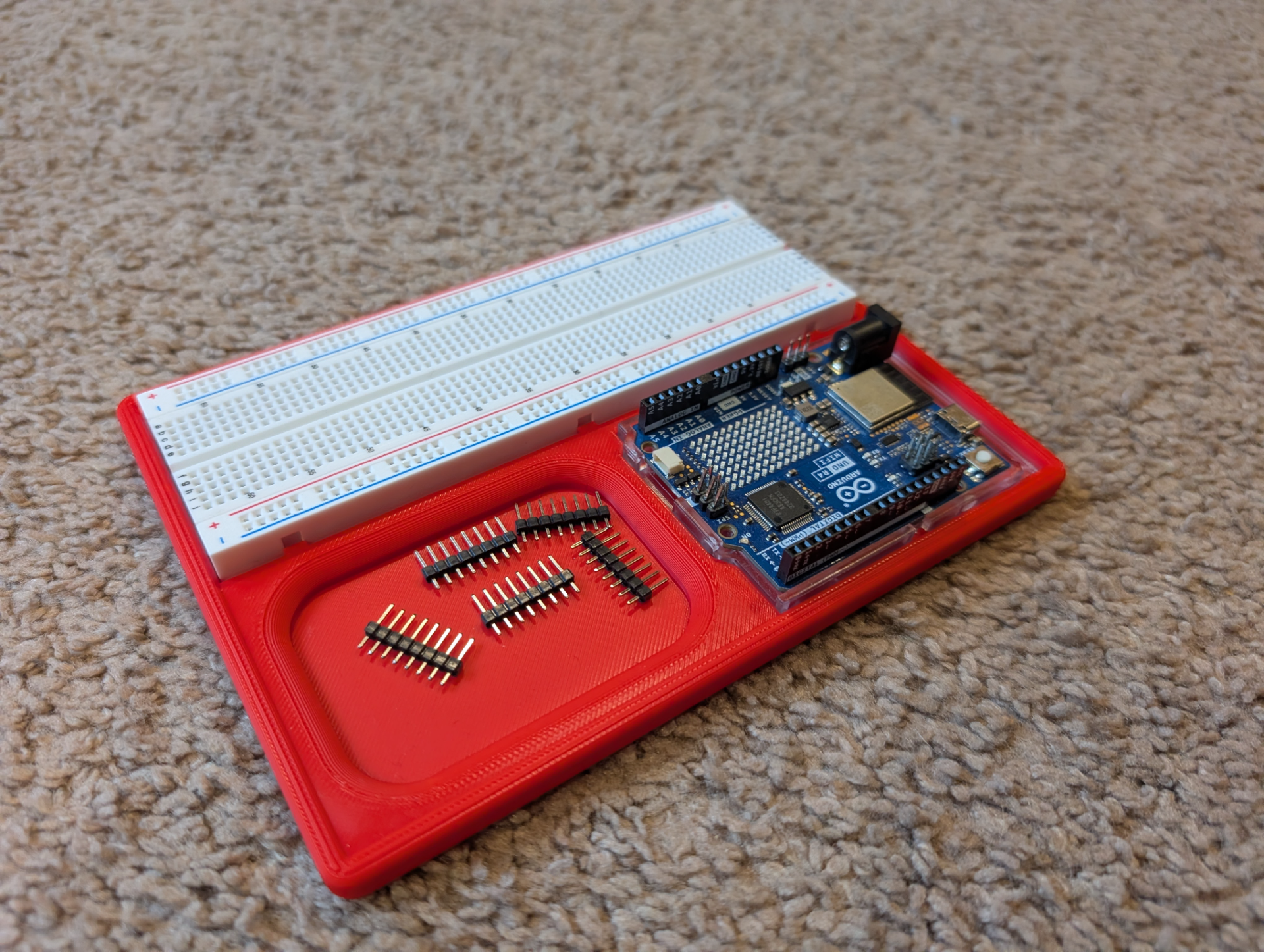 Project Board Arduino Uno 4 w/ Elegoo Breadboard