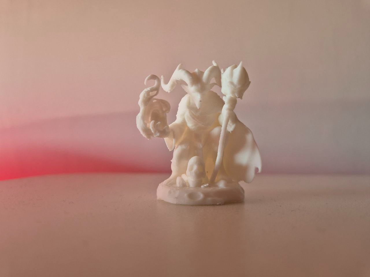 miniatura di warlock tiefling villain DnD