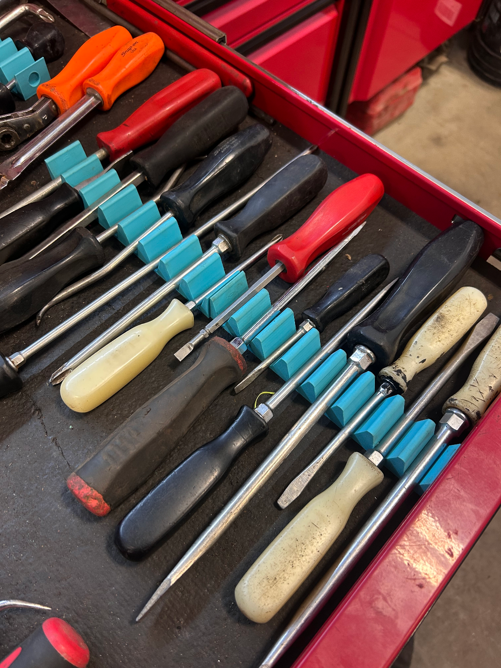 Screwdriver drawer organizer
