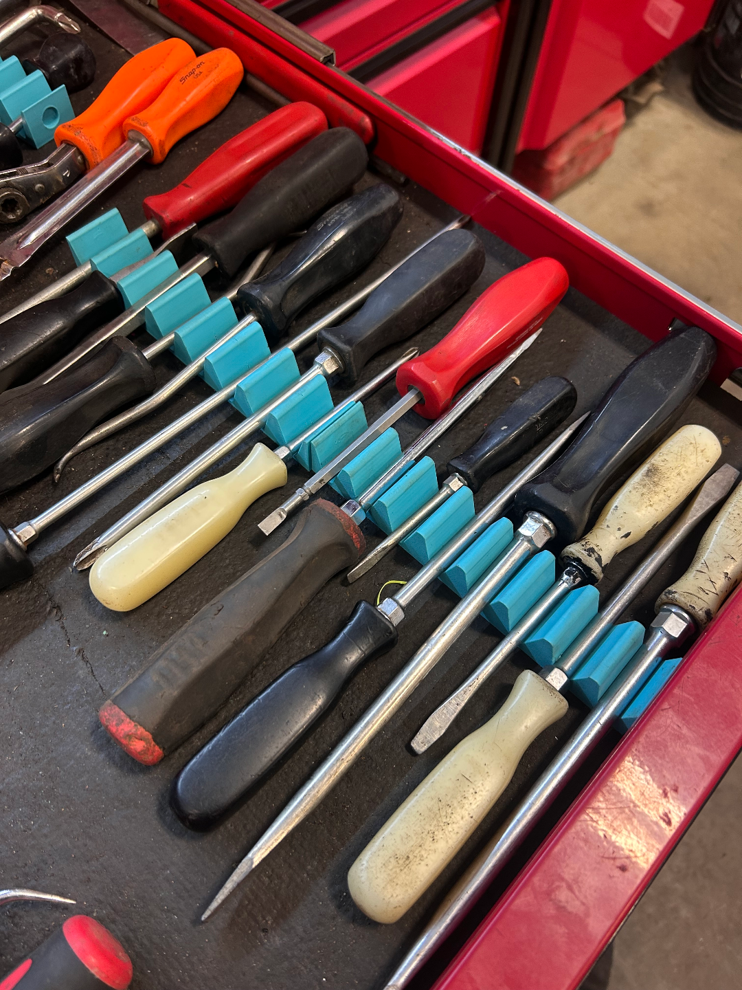 Screwdriver drawer organizer