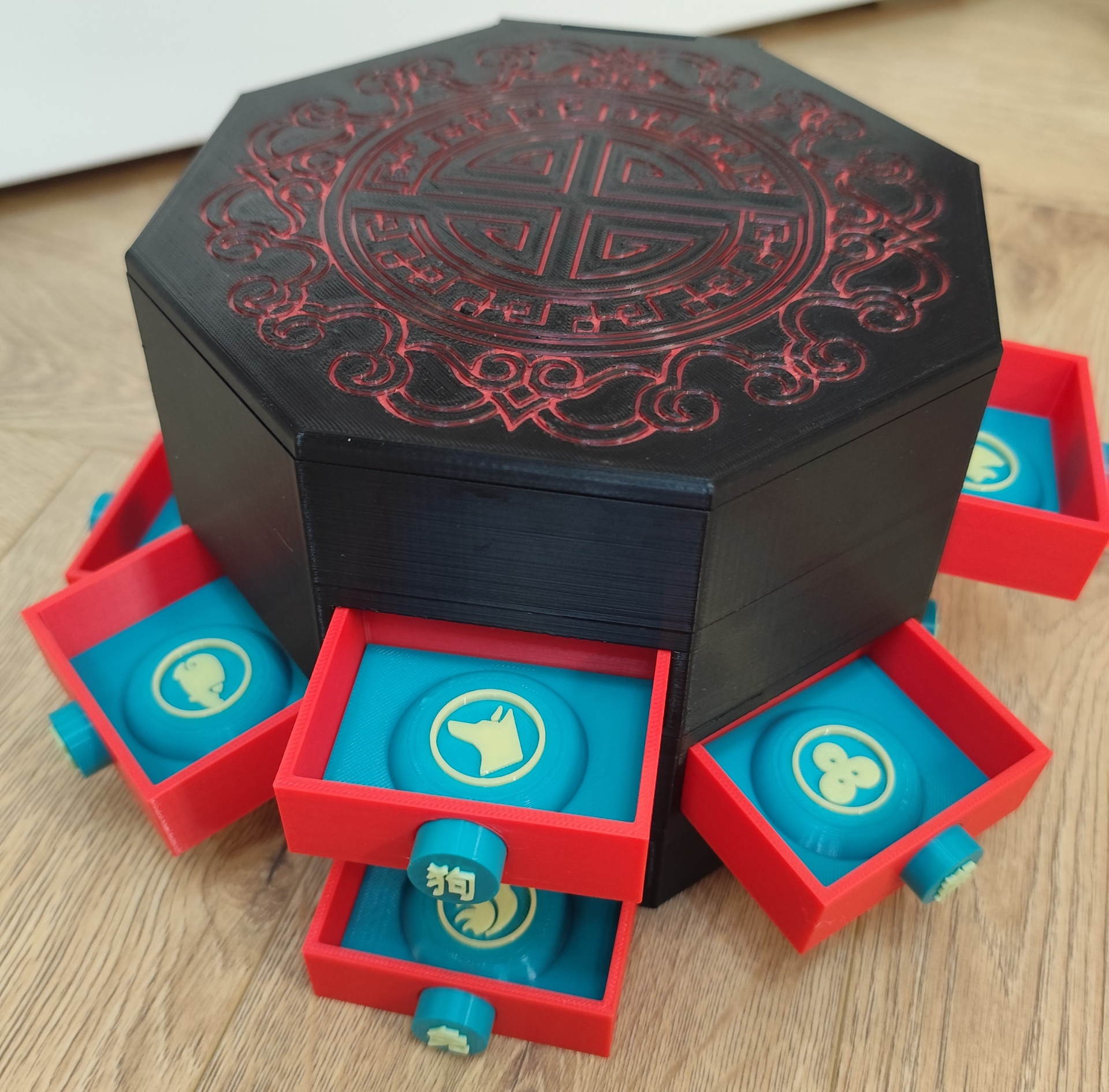 MIRACULOUS Ladybug and cat noir box