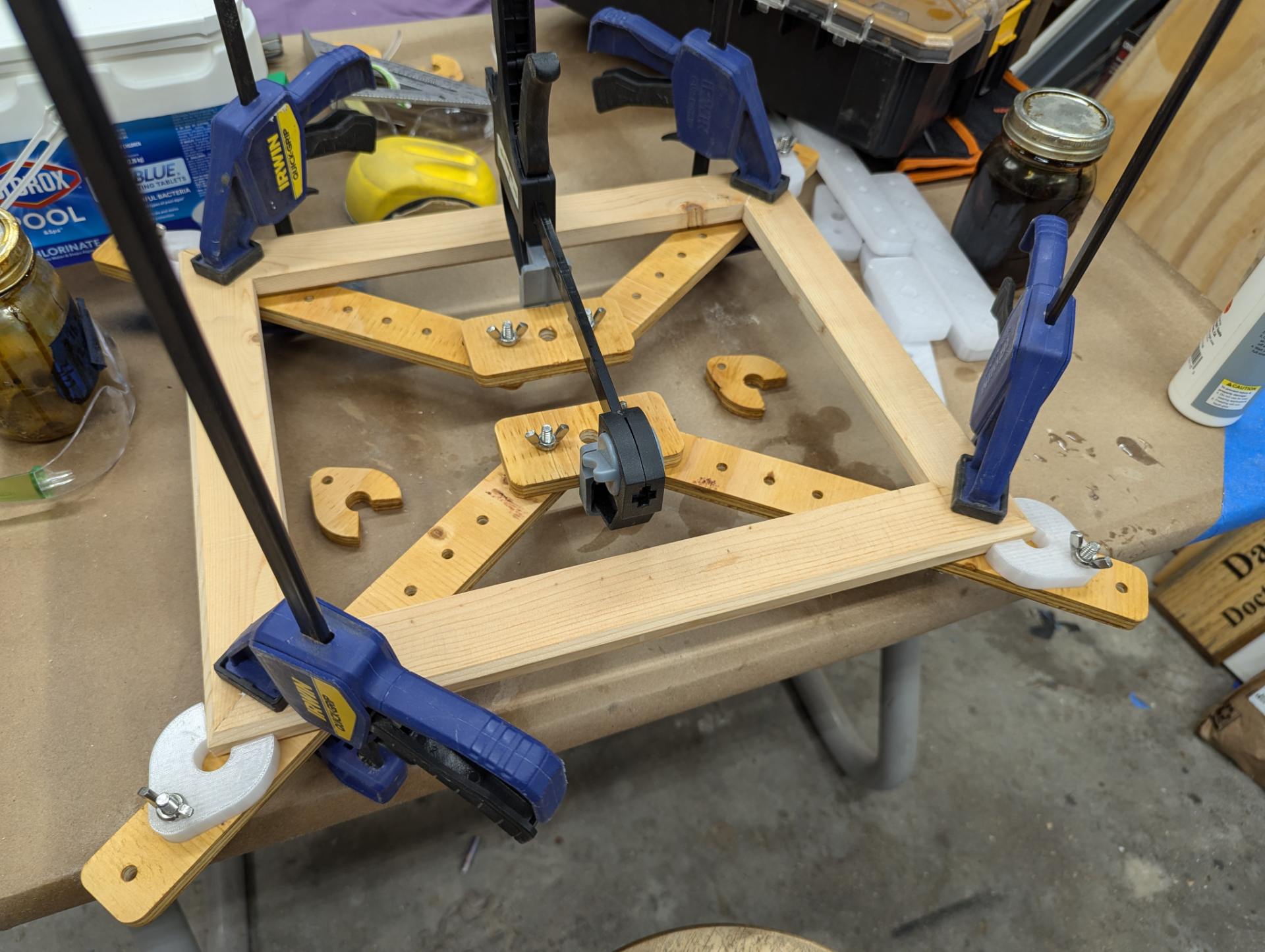 Frame clamping jig