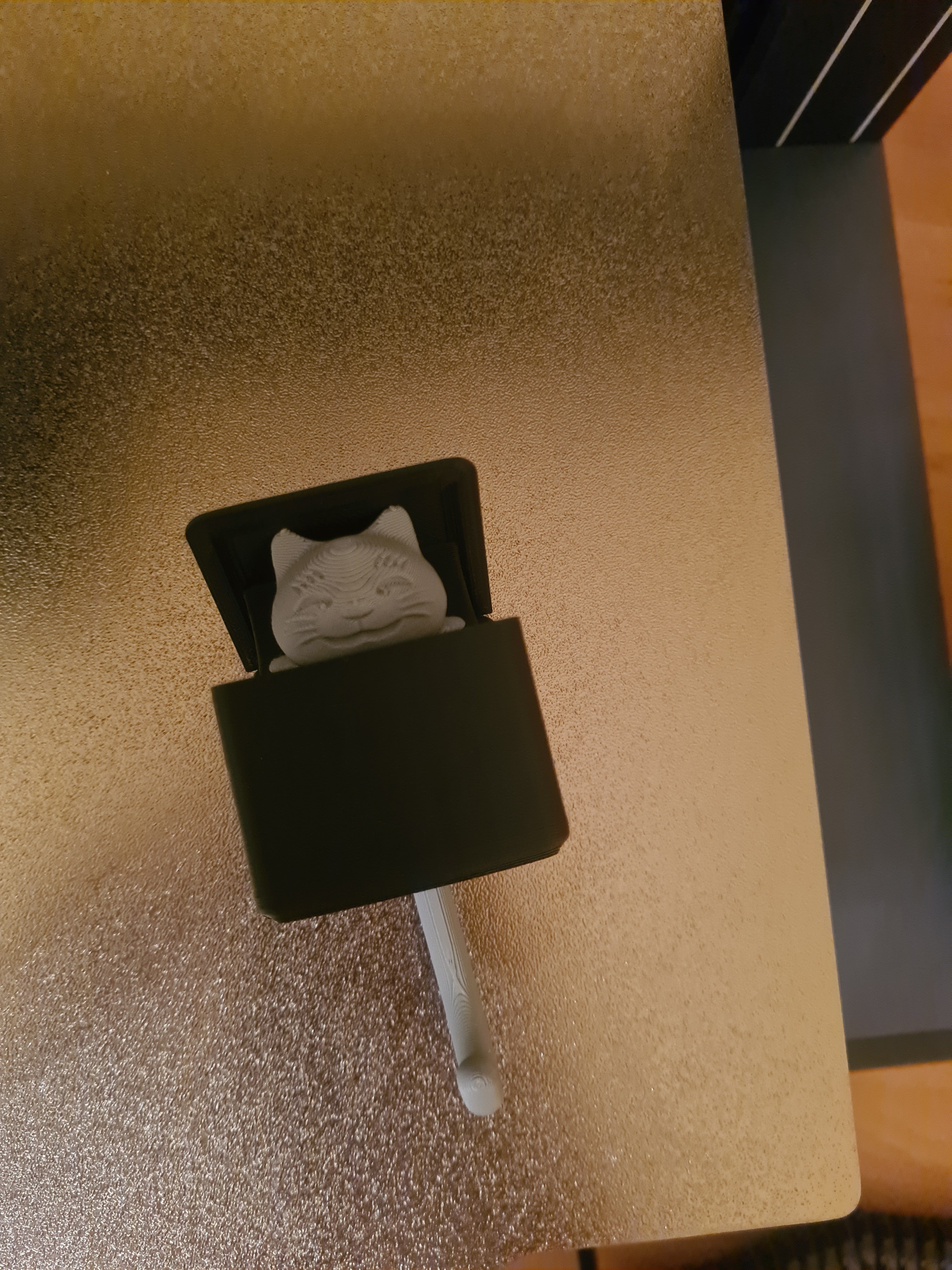 Cat key hook with mounting holes