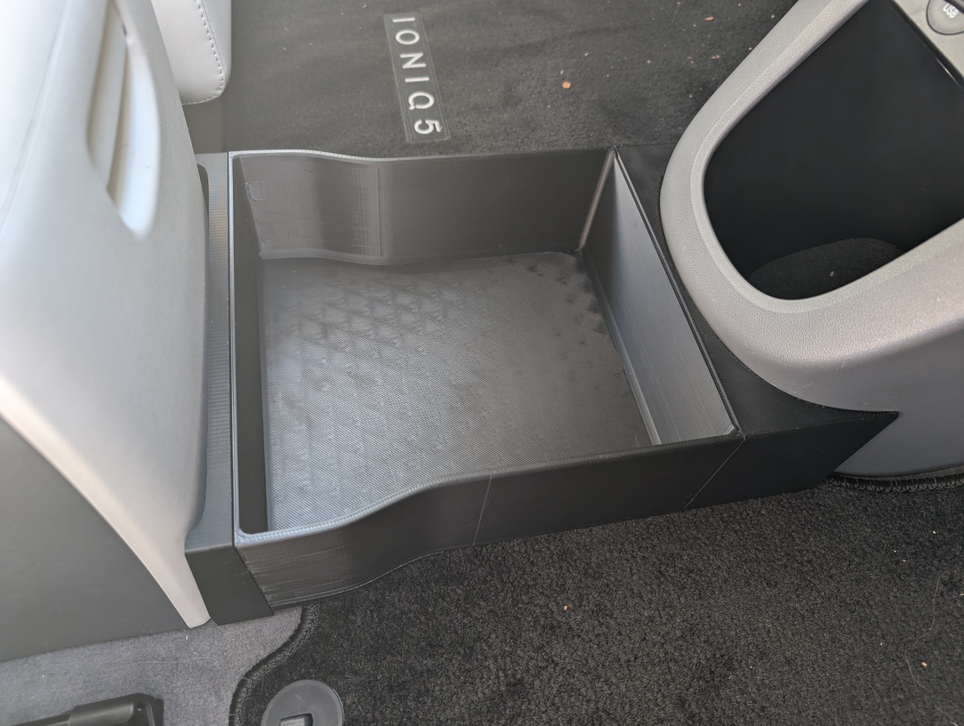 Ioniq 5 center console floor tray
