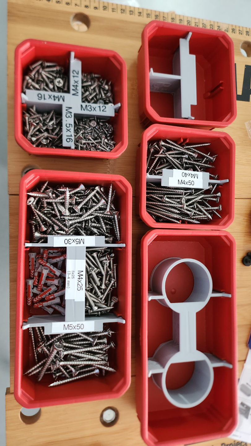 Packout small bin T divider for labels