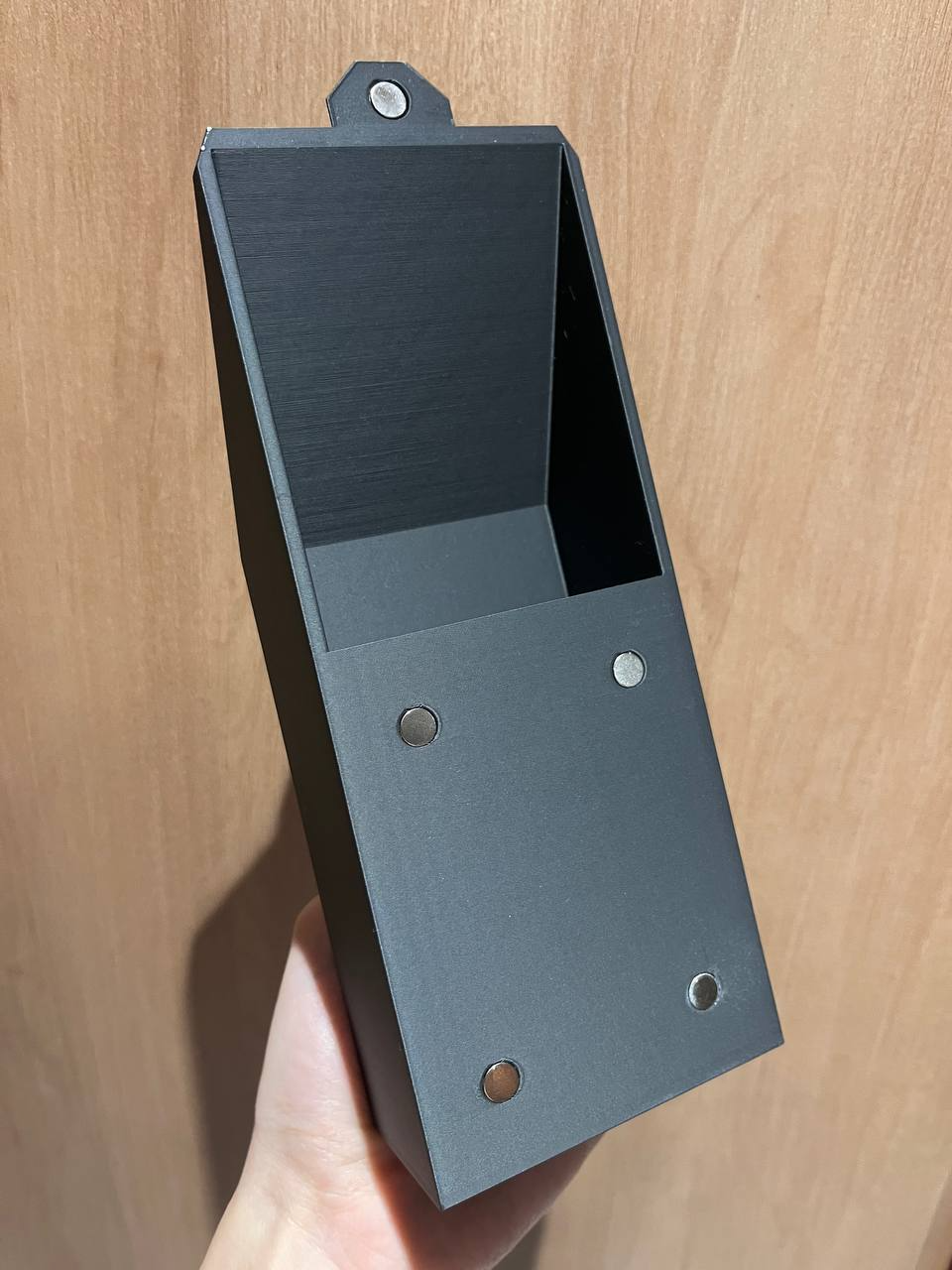 Magnetic Poop Chute