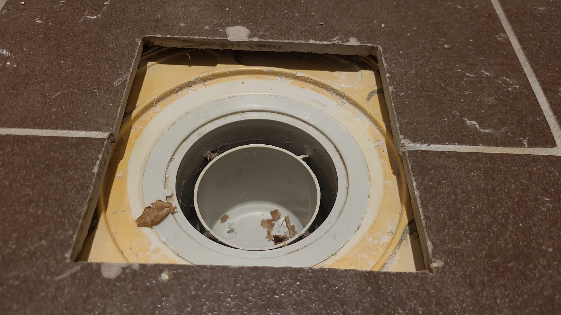 Drainage grate holder replacement