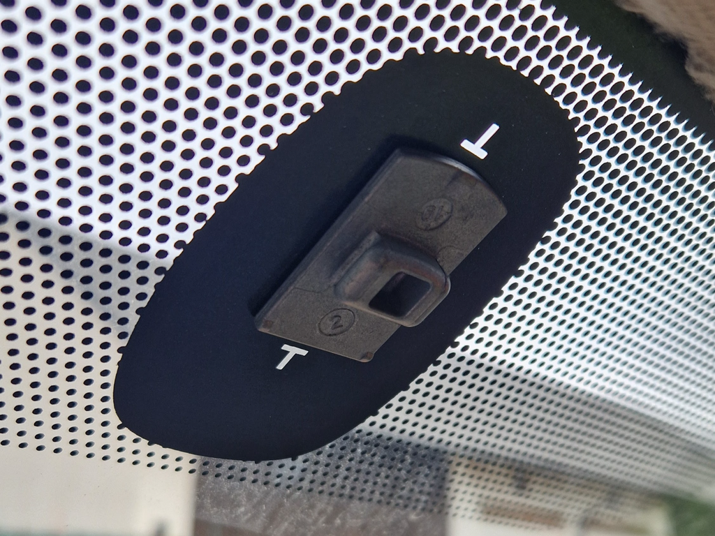 Renault center mirror reverse camera screen mount