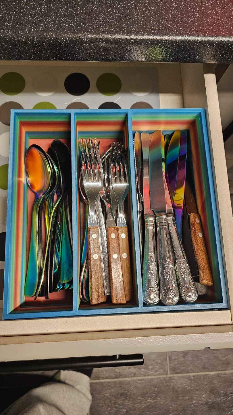 Cutlery draw divider