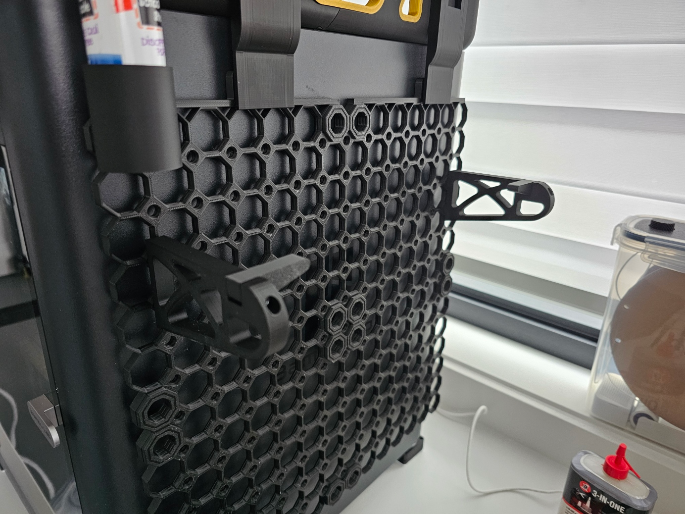 Multiboard Quick-Change Paper Towel Holder