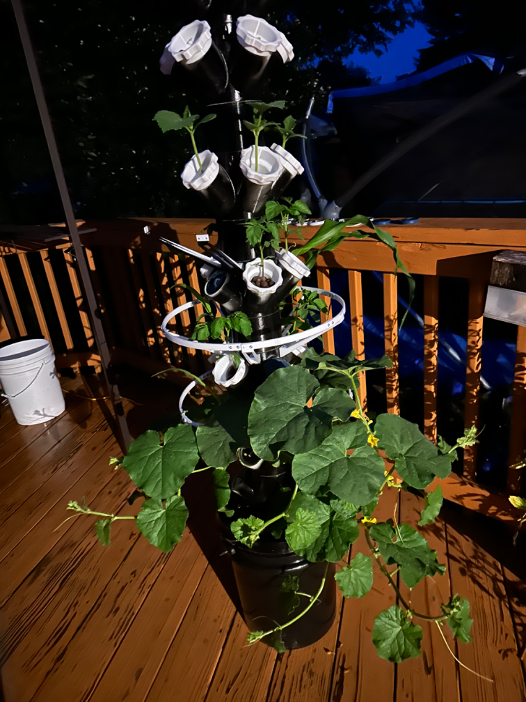 12 pot Hydroponic tower with supports