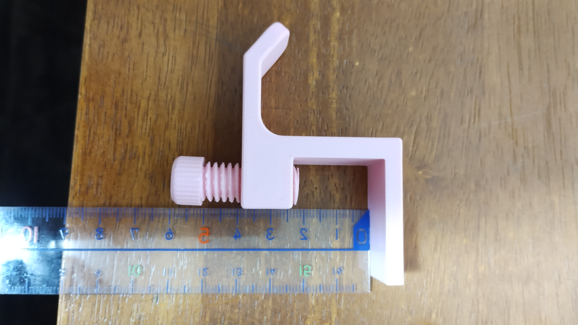 Simple screw-on hook