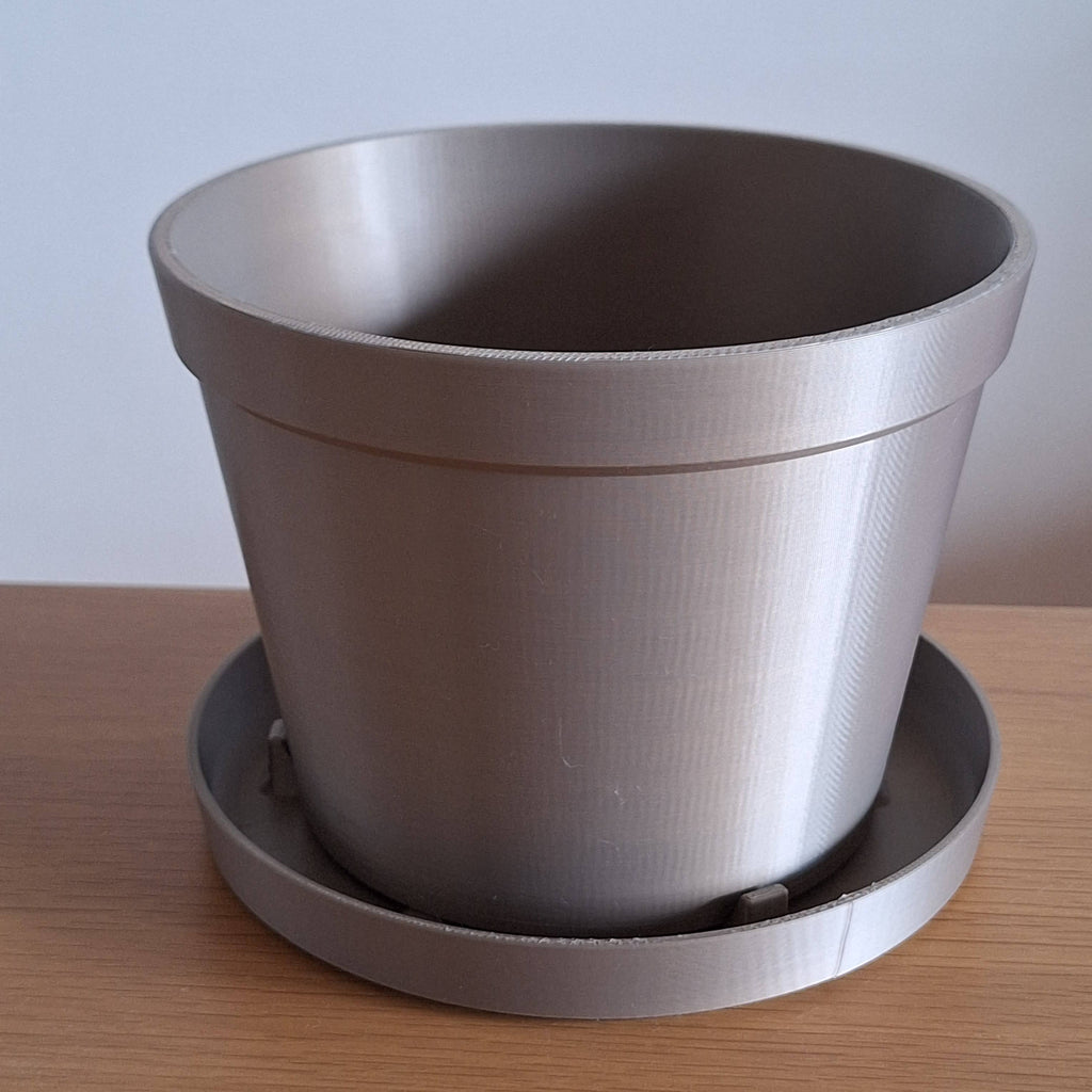 Basic Planter Pot With water tray and drainage