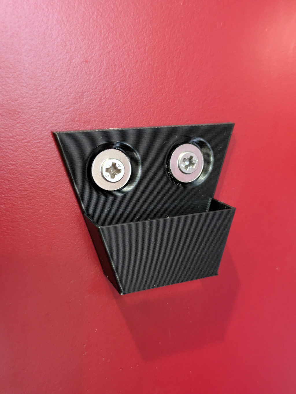 Wall mounted scissors holder