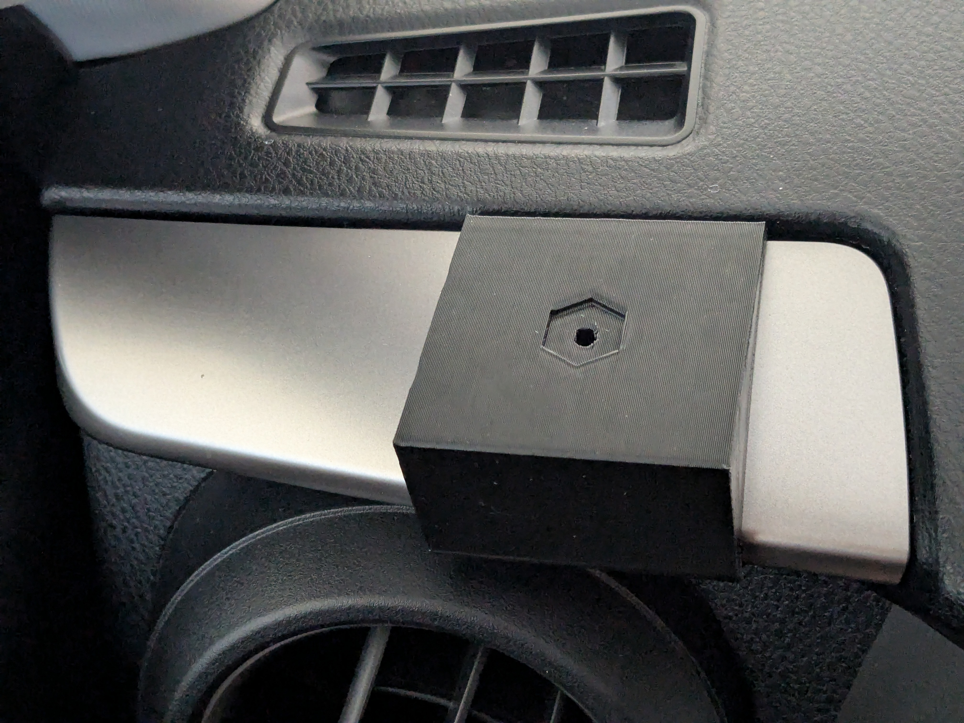 RAV4 Left-side Dashboard Mount