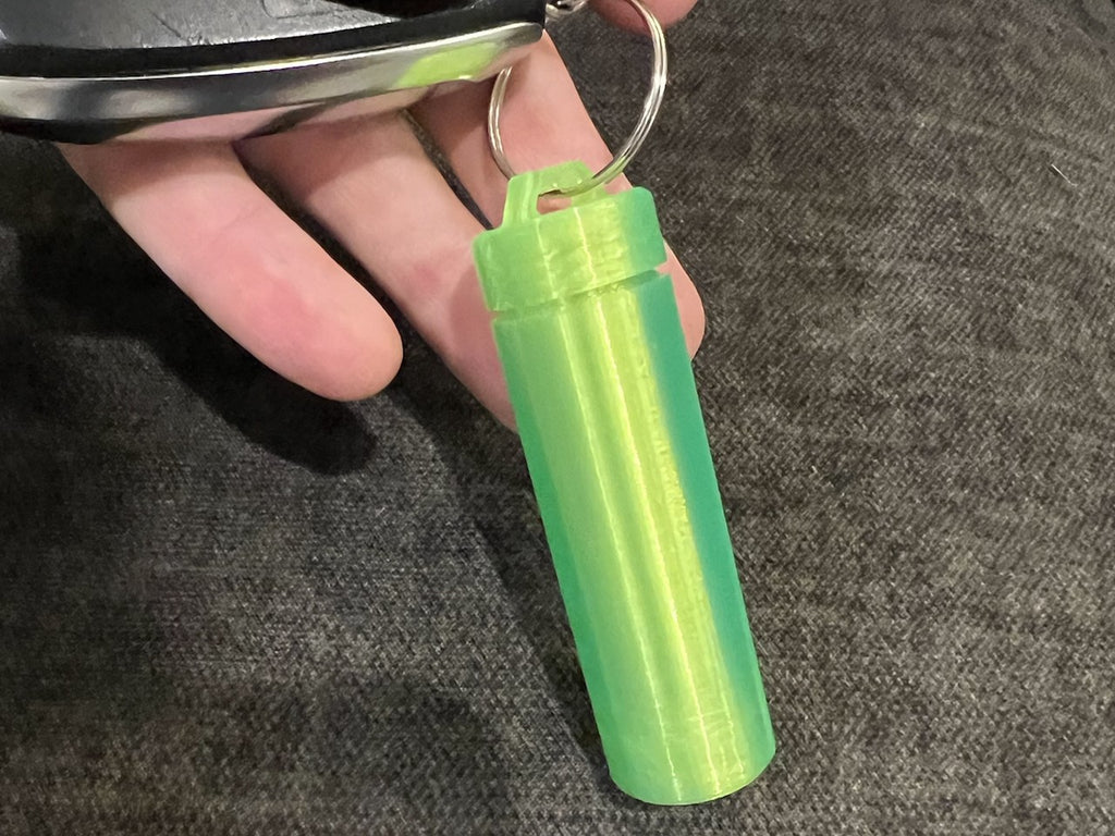 Keychain Kapsule: Small item storage for your keychain