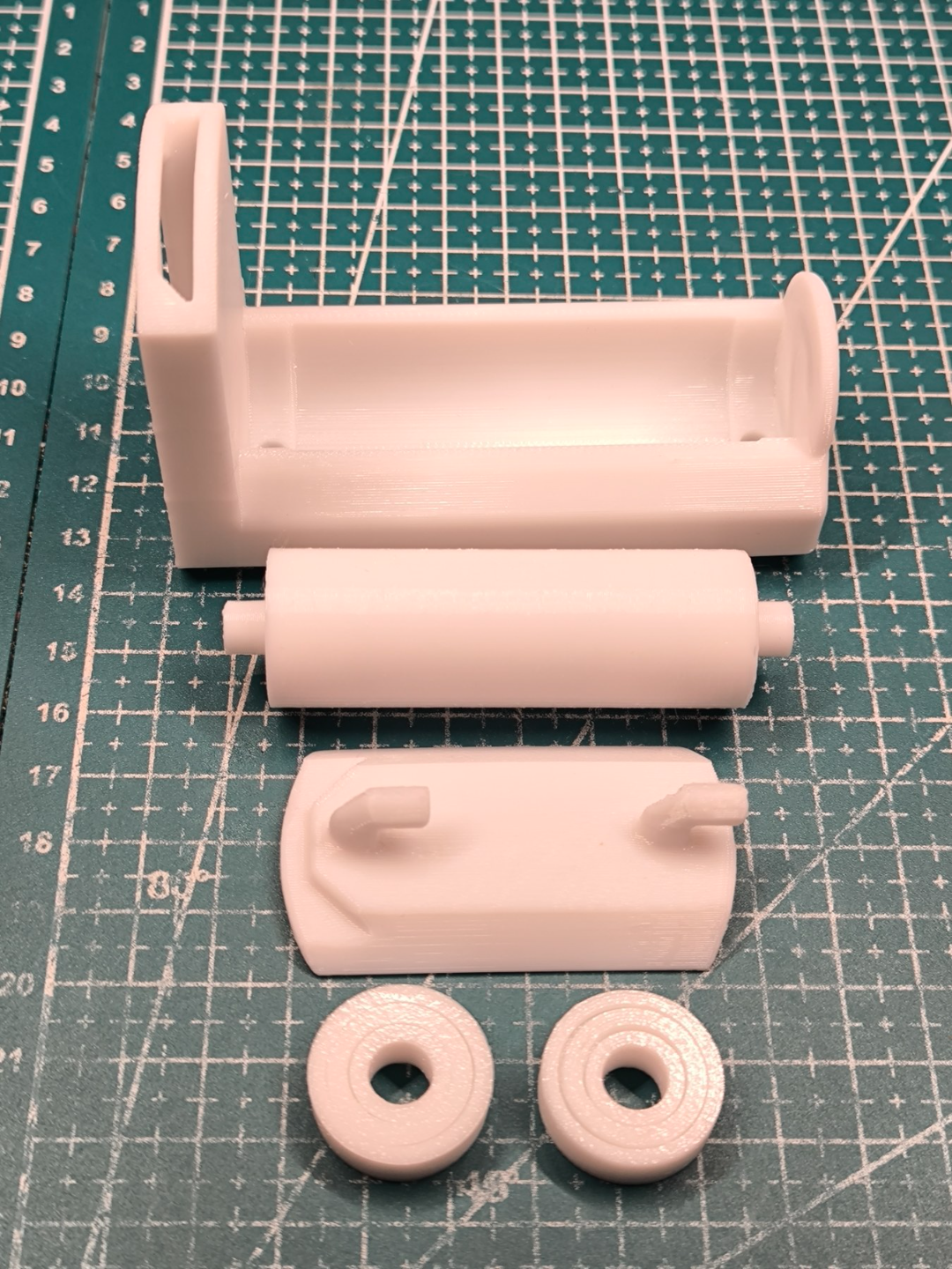 Compact filament spool holder for IKEA Skadis