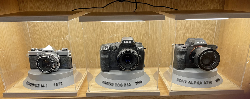CAMERA DISPLAY STAND