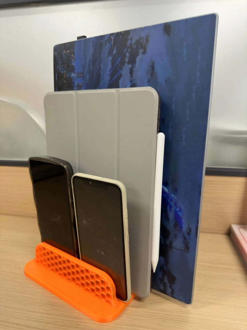 Three-in-one holder (Vertical) for phone, tablets and laptop(21-21-31mm)手机平板笔记本电脑三合一立式支架(21-21-31毫米)