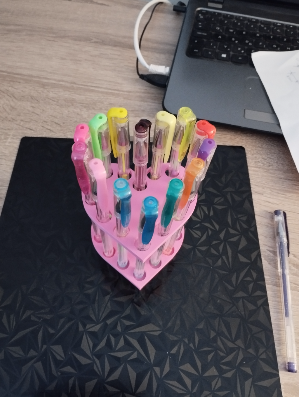Pen holder heart-shaped