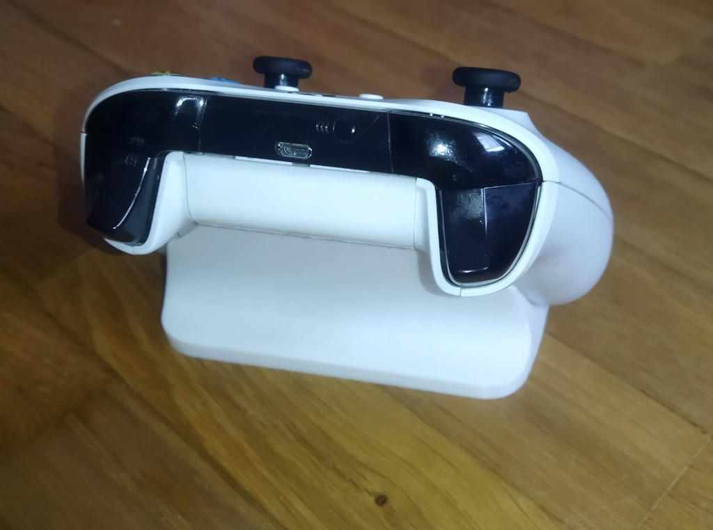 Minimalistic Xbox Controller Stand with Logo