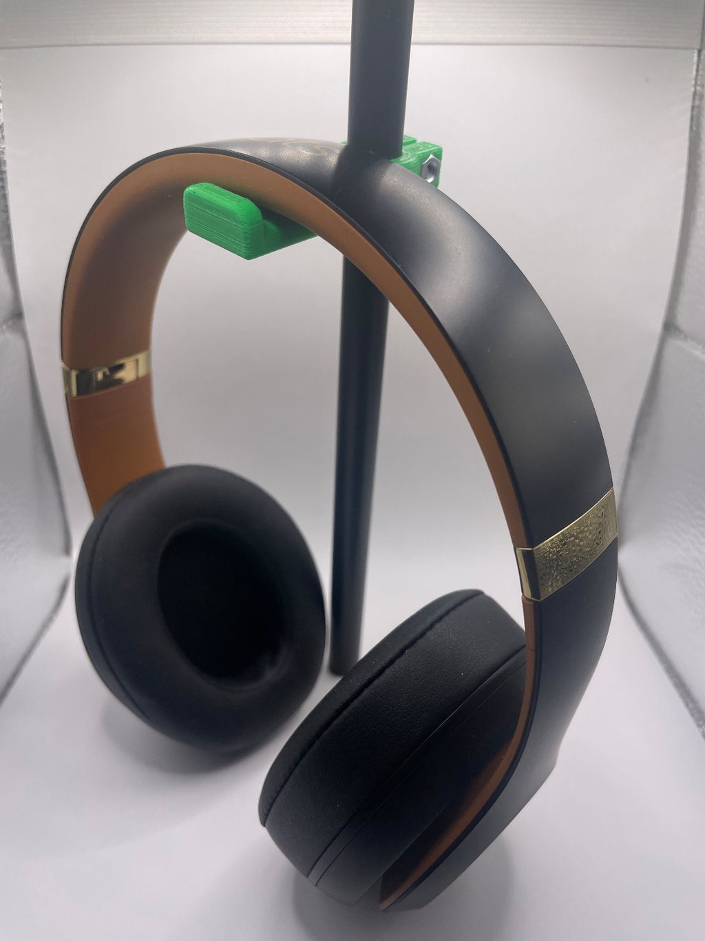 headphones stand