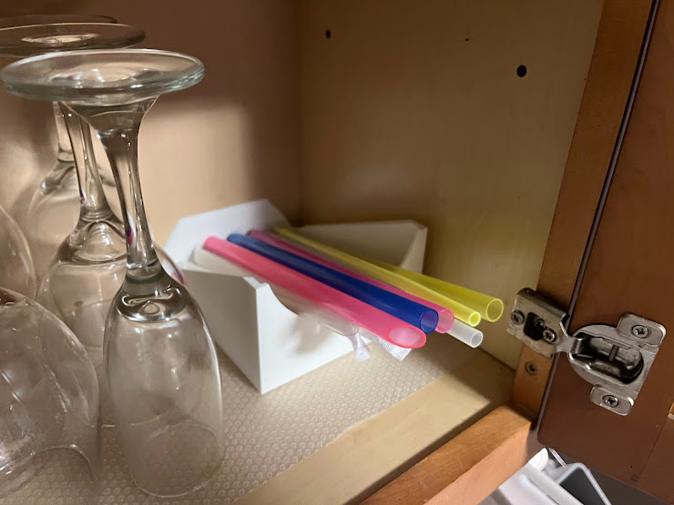 Angled Straw Holder / Organizer