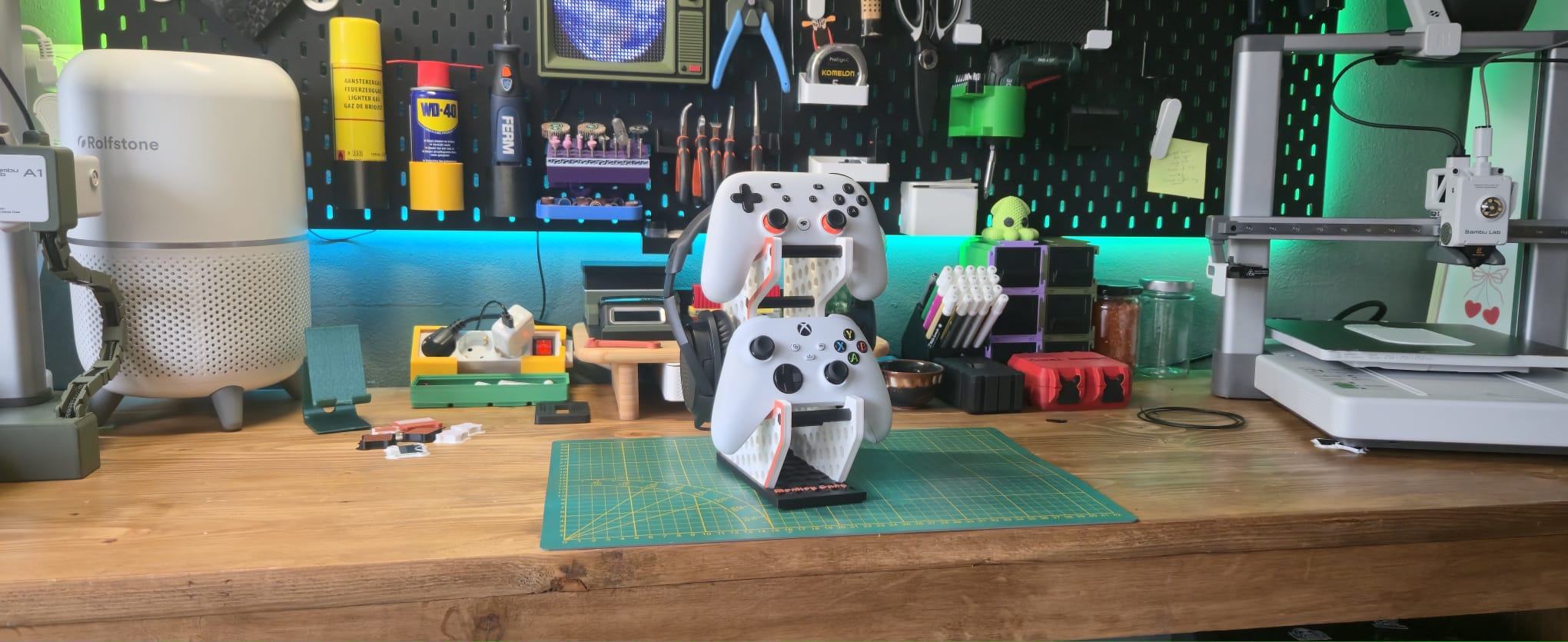 Dual controller & Headset stand