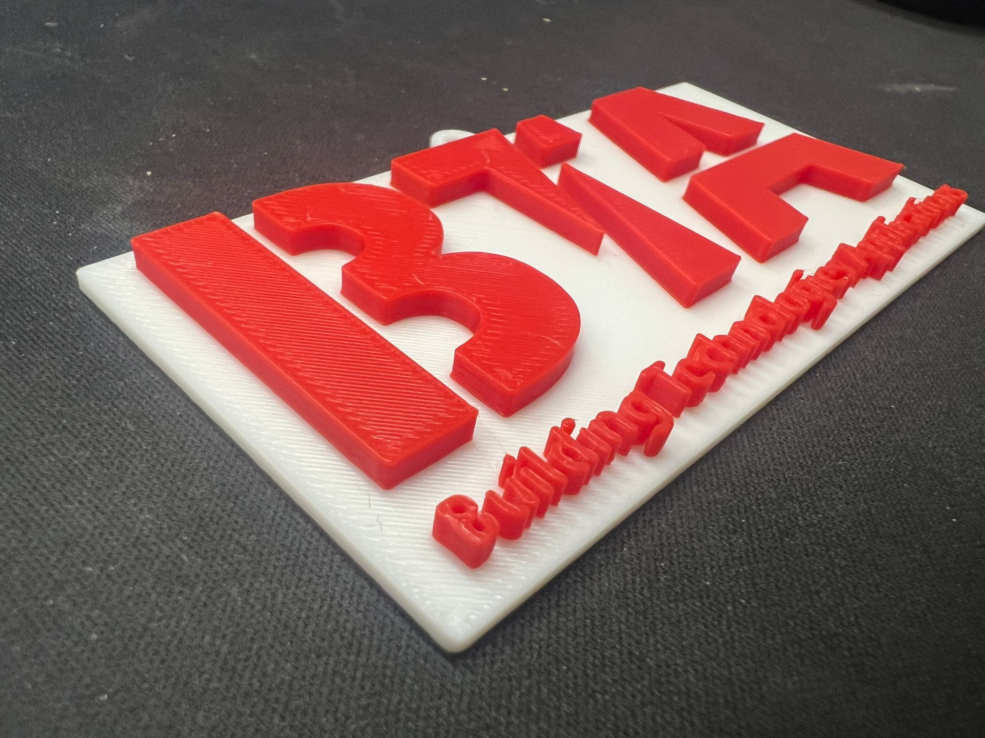 Logo con foro