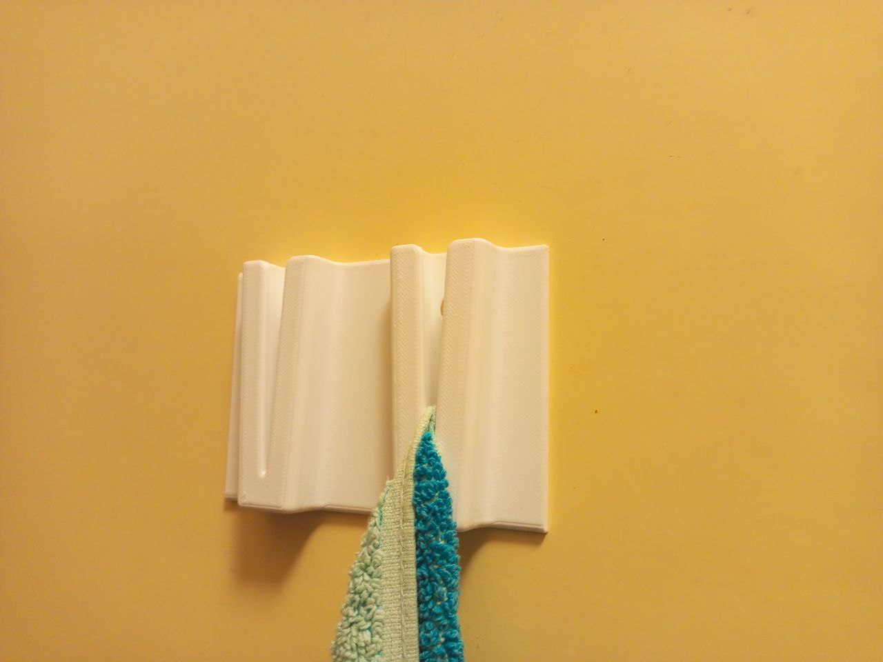 Double towel holder