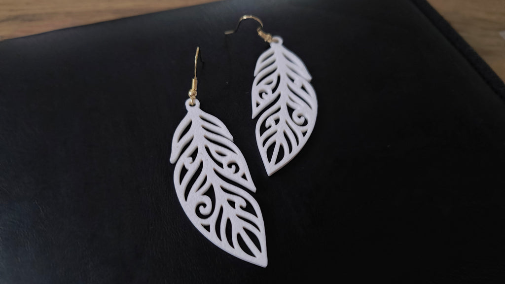 4 different elegant feather earring (free to sell)