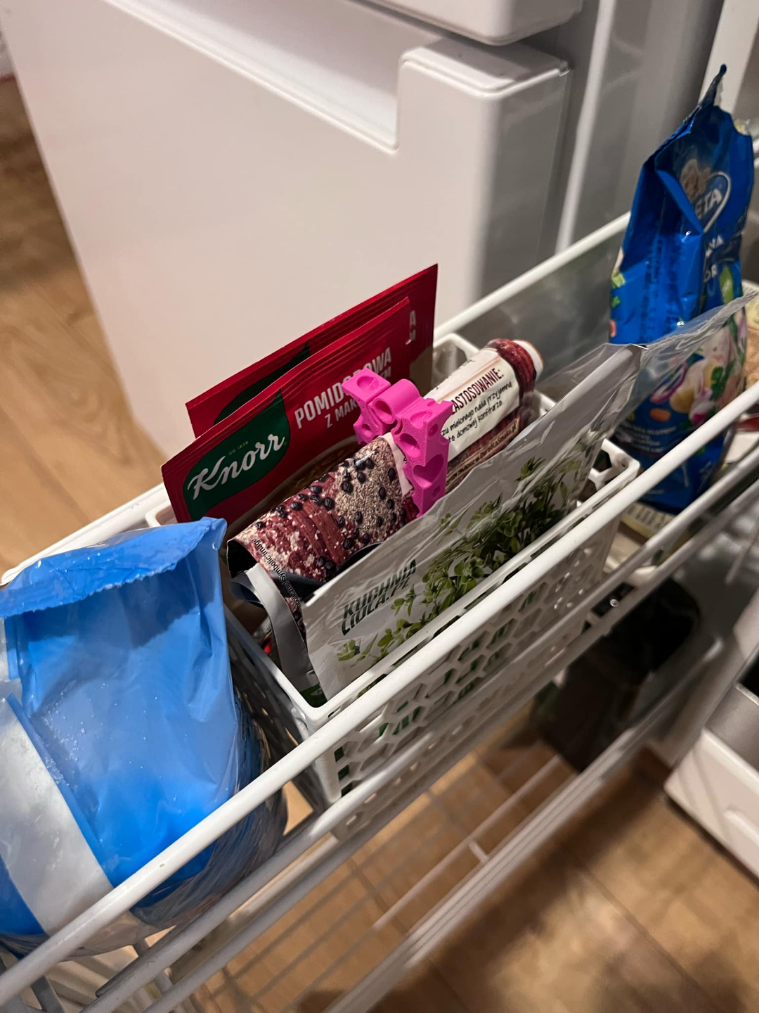Cargo spices basket