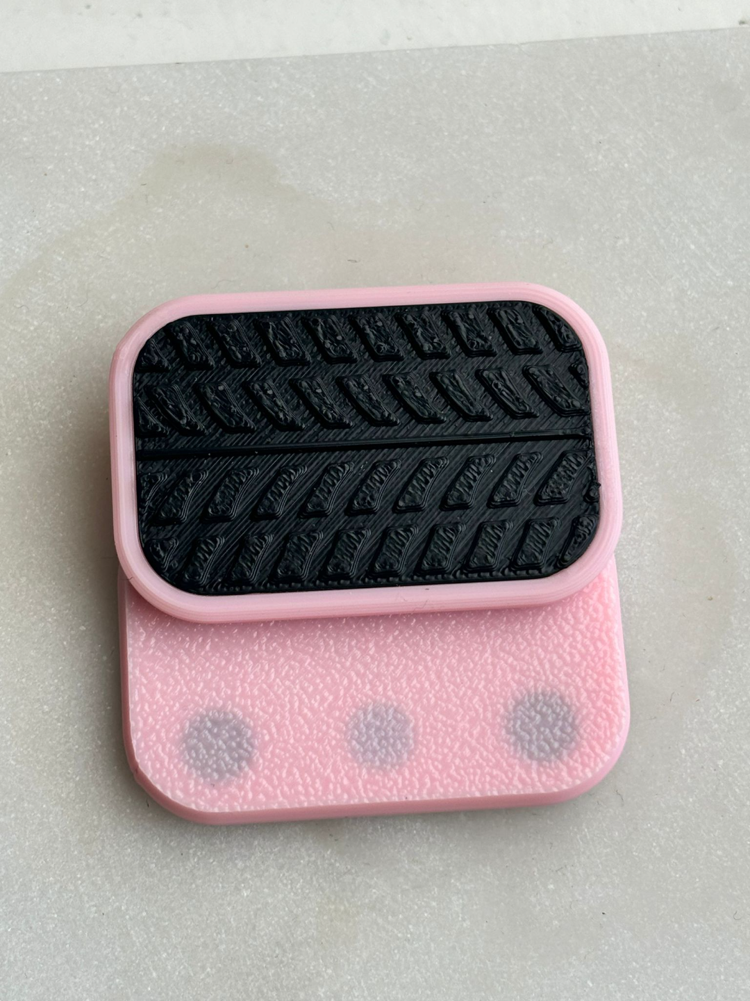 Fidget slider with magnets
