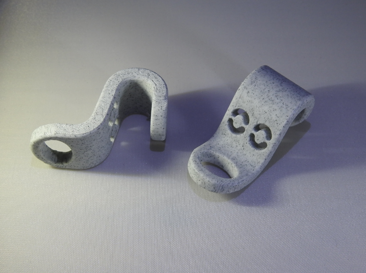 Connecting hooks for clothes hangers